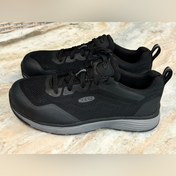 Men’s KEEN Sparta II Work shoes- aluminum toe. Size 9W - Picture 2 of 11